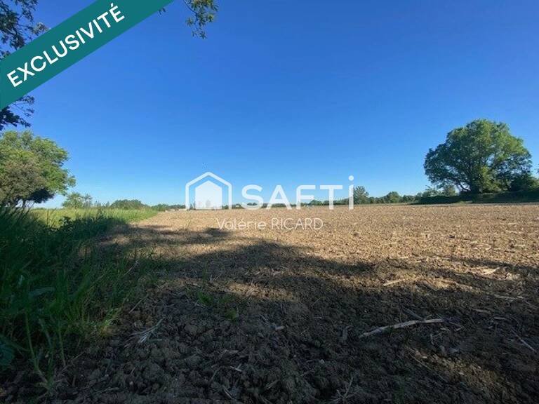 Terrain constructible au calme, à deux pas du village. — photo 1