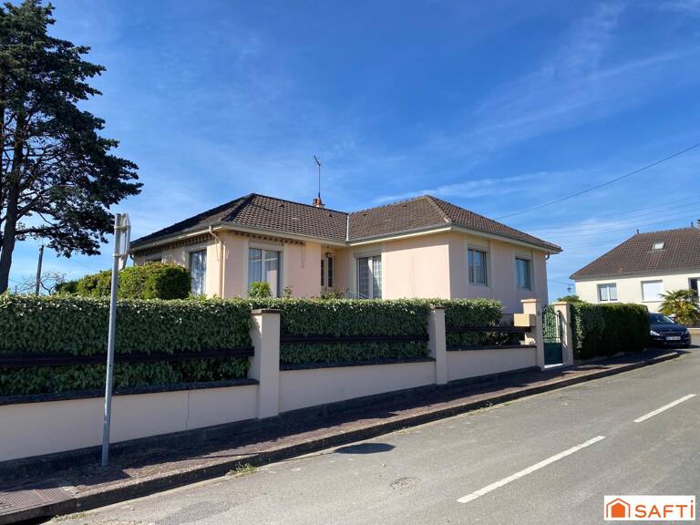 Beau pavillon des années 70 avec 4 chambres et un très grand sous sol idéalement situé — photo 1