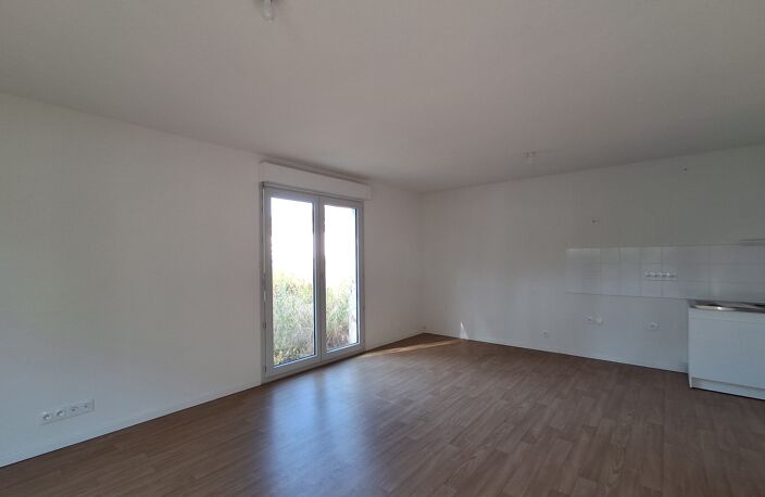 APPARTEMENT T3 + TERRASSE + JARDIN + PARKING - IZON — photo 3