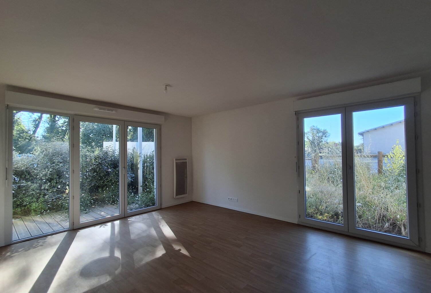 APPARTEMENT T3 + TERRASSE + JARDIN + PARKING - IZON — photo 1