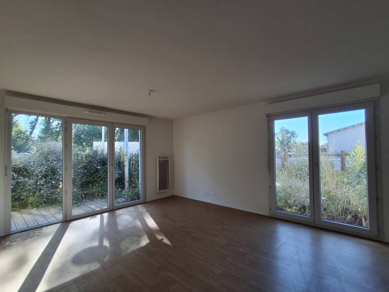 APPARTEMENT T3 + TERRASSE + JARDIN + PARKING - IZON — photo 1