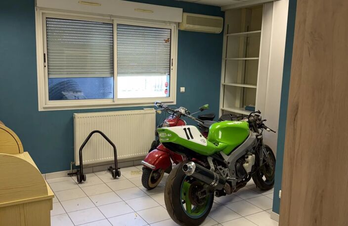 LOCAL PROFESSIONNEL - BUREAUX – TERRAIN CLOS – BRIOUDE — photo 4