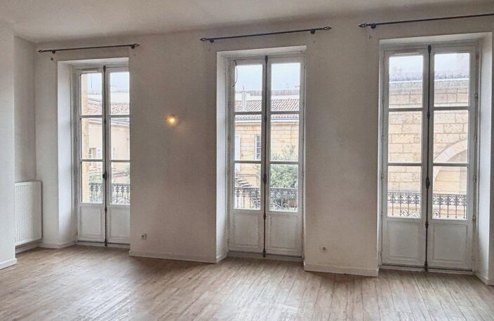 T3 de caractère - Beaux volumes, cachet de l'ancien et fort  potentiel — photo 3
