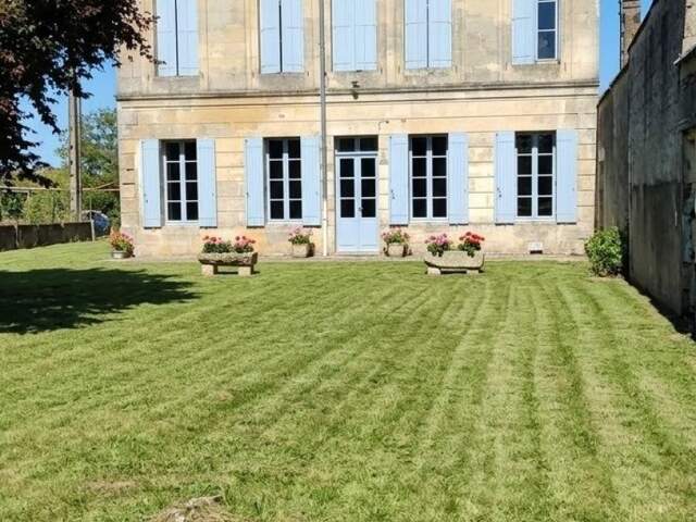 Authentique Girondine à rénover avec places de parking et terrain de 400M2 — photo du bien