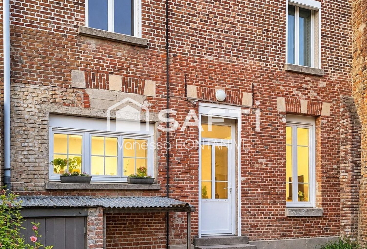 Maison de caractère en centre ville avec le charme et la tranquillité de la campagne — photo 1