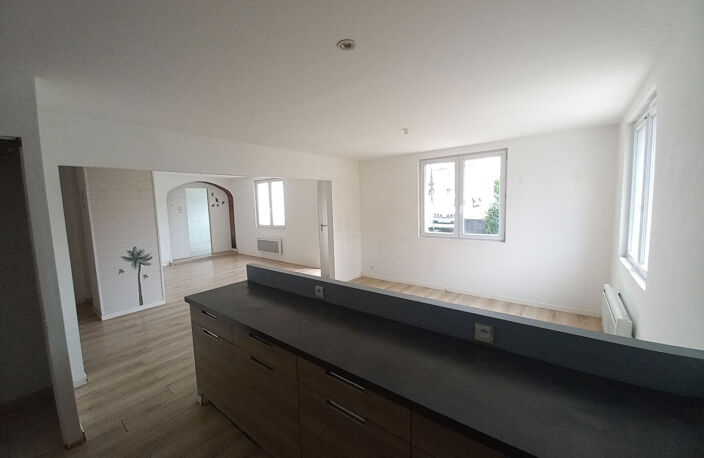 SECTEUR MAILLEZAIS MAISON 4 CHAMBRES+ STUDIO LOUE — photo 2
