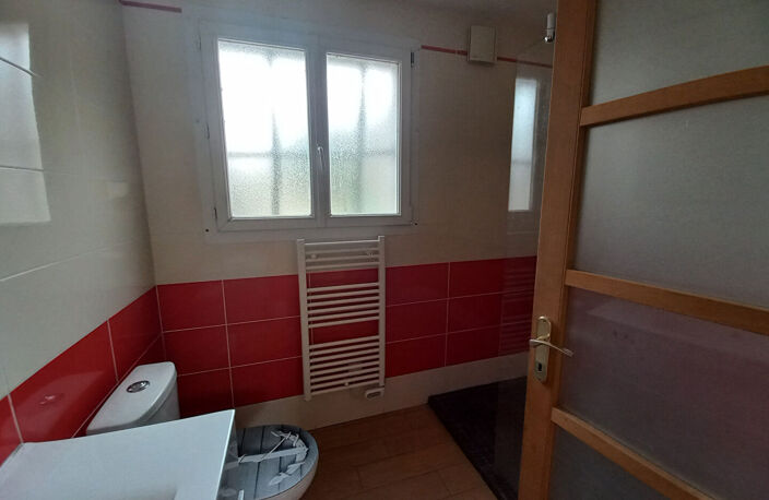 SECTEUR MAILLEZAIS MAISON 4 CHAMBRES+ STUDIO LOUE — photo 4