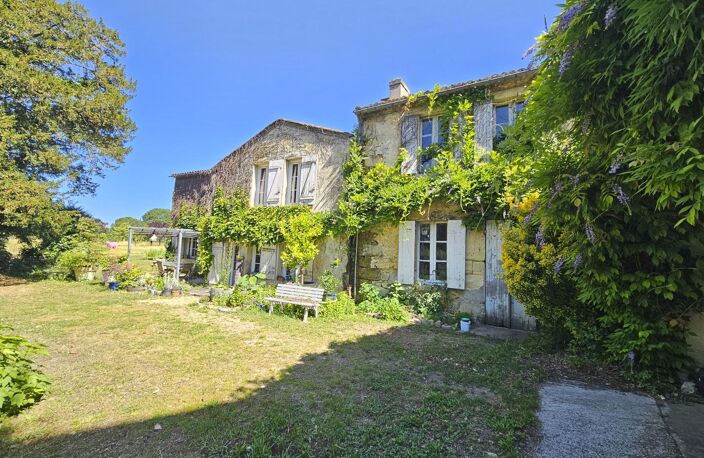 Château XVIIIe + dépendances — photo 2