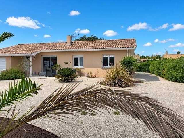 Maison contemporaine à deux pas du centre et du lac — photo du bien