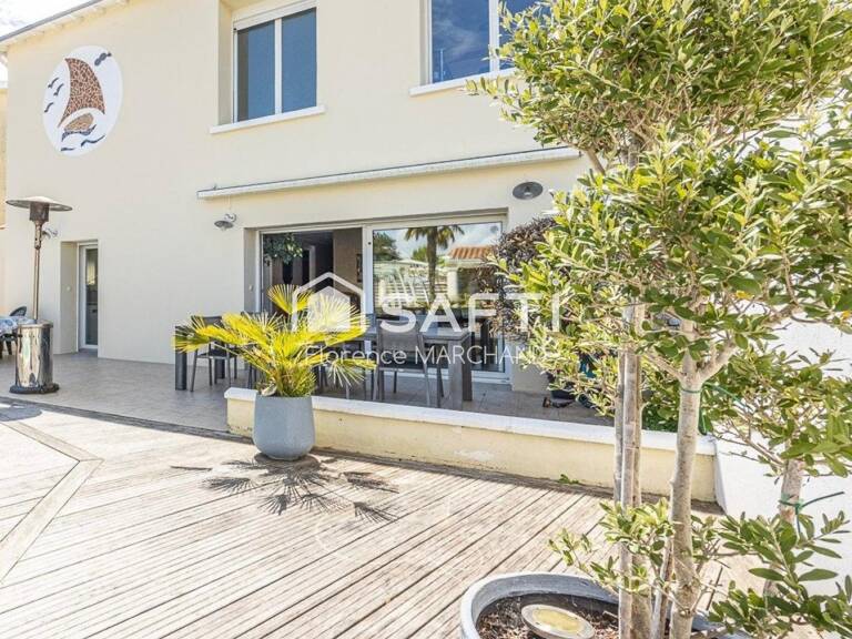 MAISON FAMILIALE, DEUX ESPACES DE VIE... ET UNE PISCINE POUR PROFITER DES BEAUX JOURS ! — photo 1