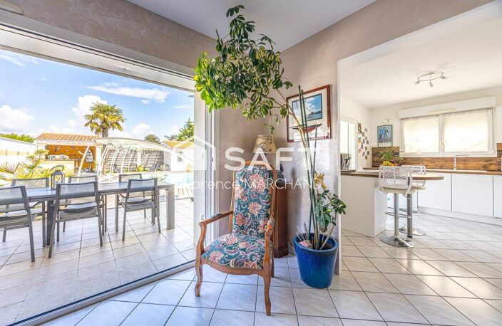 MAISON FAMILIALE, DEUX ESPACES DE VIE... ET UNE PISCINE POUR PROFITER DES BEAUX JOURS ! — photo 4