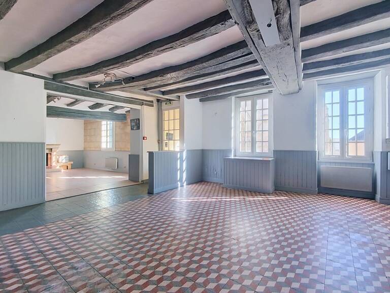 Ancienne crêperie avec logement et jardin à 5 km de Baugé — photo 1