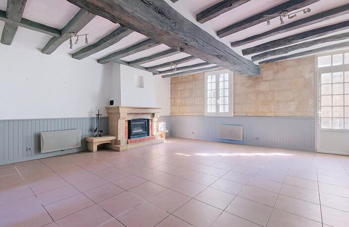 Ancienne crêperie avec logement et jardin à 5 km de Baugé — photo 4