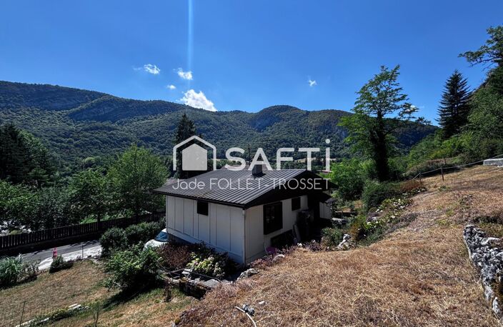 À Thoirette, une maison nichée au pied de la petite montagne du Jura — photo 3