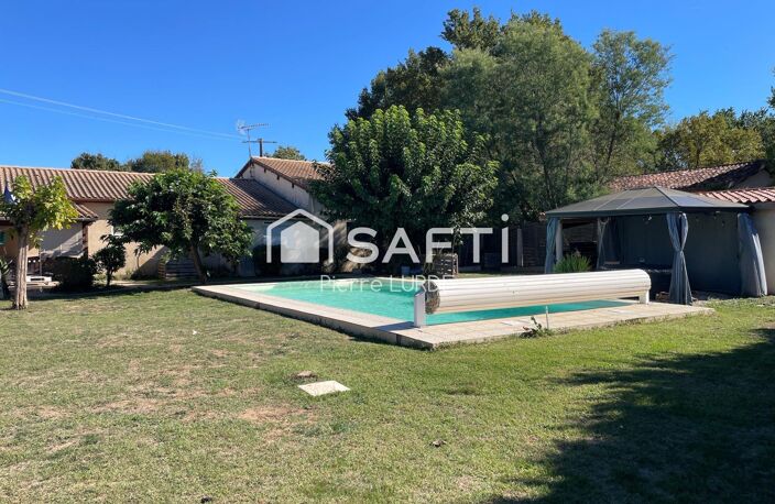 Maison traditionnelle avec double garage et piscine — photo 3