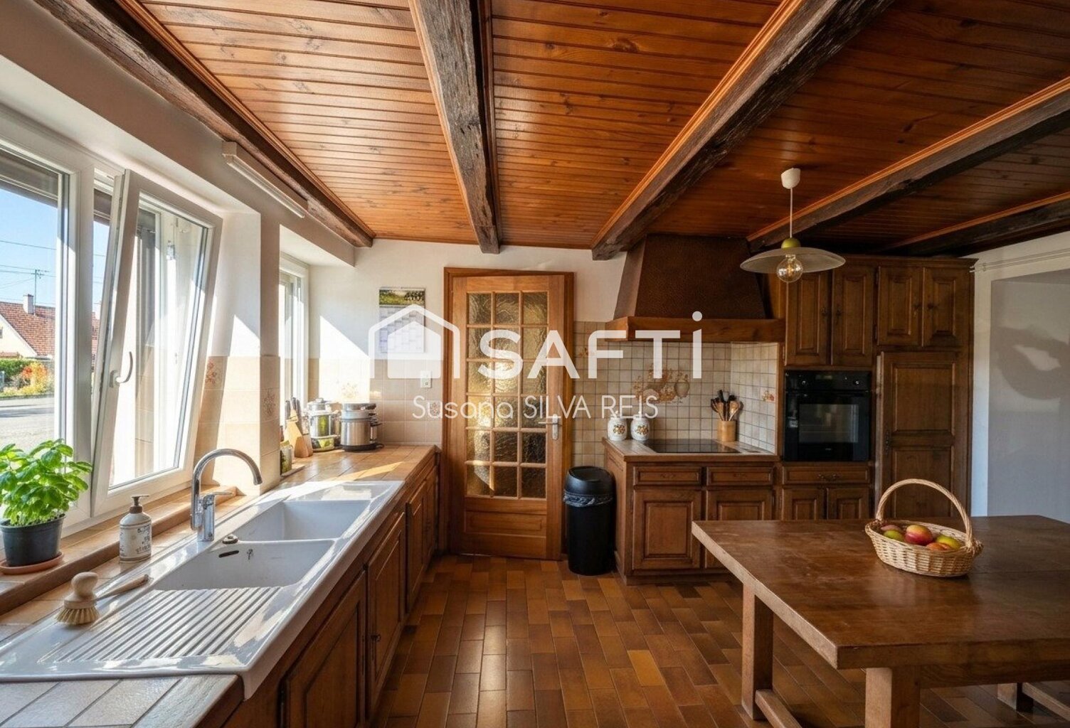 Ensemble immobilier avec maison, 2 appartements et grand terrain — photo 1
