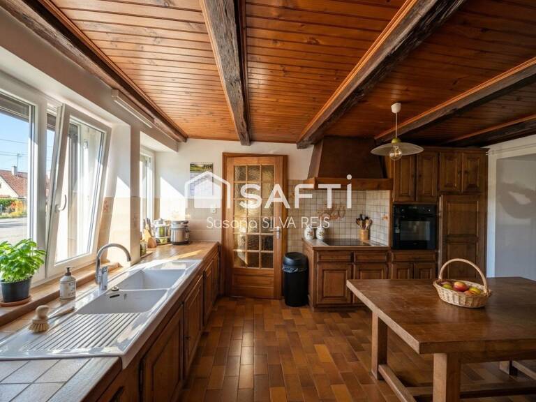 Ensemble immobilier avec maison, 2 appartements et grand terrain — photo 1