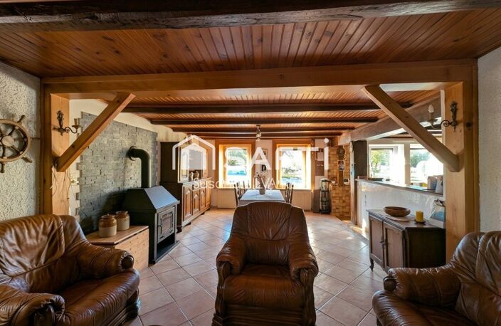 Ensemble immobilier avec maison, 2 appartements et grand terrain — photo 2