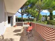 EXCLUSIVITÉ  SANARY-SUR-MER  APPARTEMENT T3 EN REZ-DE-JARDIN À 10 MINUTES À PIED DU PORT — photo 2