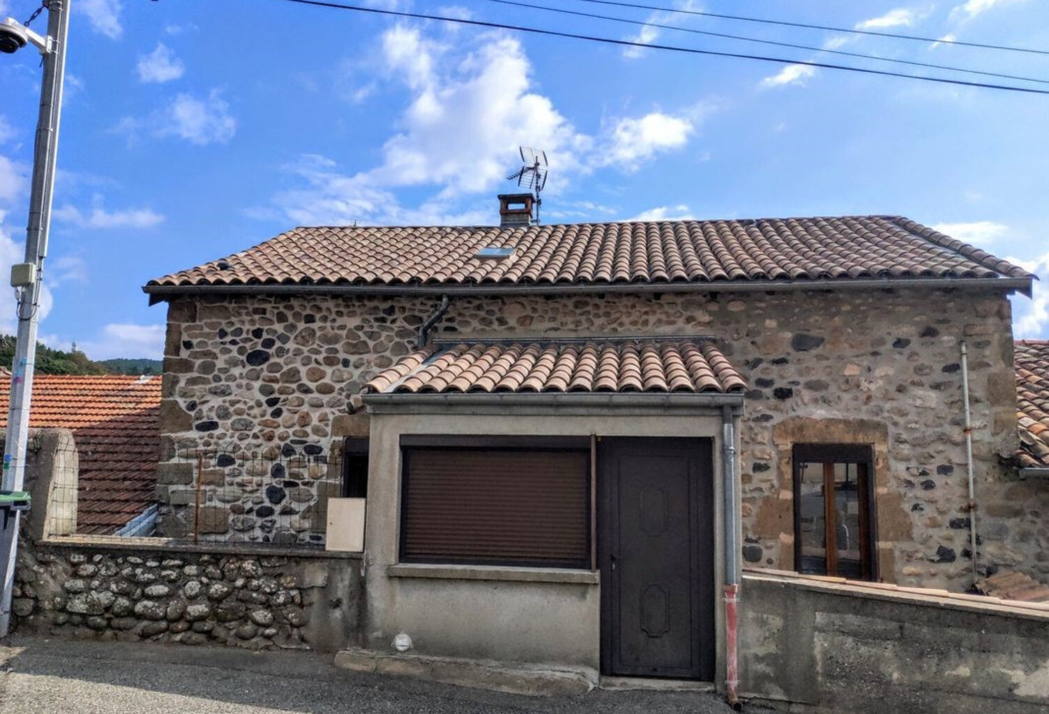 LABEGUDE 07 - MAISON DE VILLAGE EN PIERRE   2 APPARTEMENTS — photo 1
