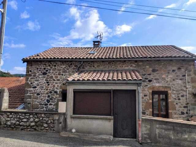 LABEGUDE 07 - MAISON DE VILLAGE EN PIERRE   2 APPARTEMENTS — photo du bien
