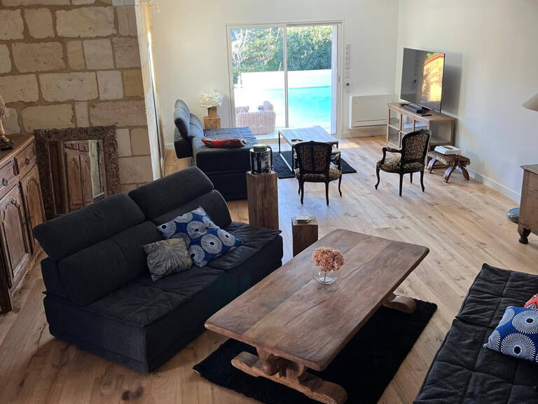 Maison familiale en Pierre - Centre de Saint-Loubès — photo 1