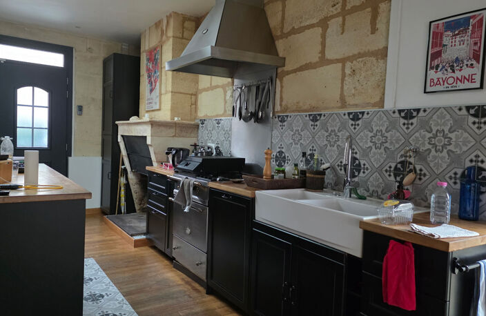 Maison familiale en Pierre - Centre de Saint-Loubès — photo 3