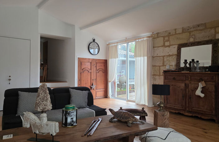 Maison familiale en Pierre - Centre de Saint-Loubès — photo 4