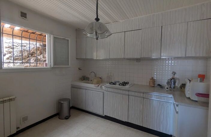 LES ARCS (83)-MAISON DE VILLE T4 A RENOVER - 4000 m² de terrain — photo 4