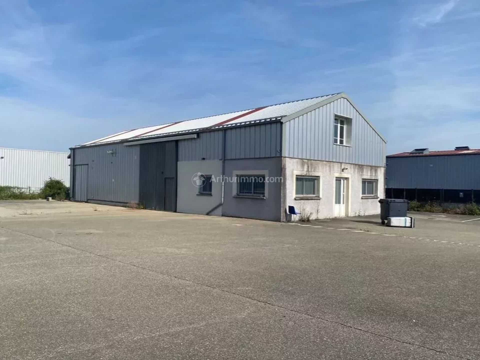 Local commercial 310 m² · à Saint-Jean-de-Bournay · 310 m² · 1 700 €/mois