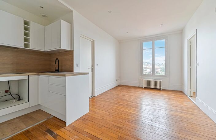 SURESNES – DUPLEX RÉNOVÉ – 2 CHAMBRES – 63,36 M² AU SOL ET 42 M² CARREZ — photo 2