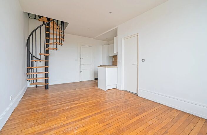 SURESNES – DUPLEX RÉNOVÉ – 2 CHAMBRES – 63,36 M² AU SOL ET 42 M² CARREZ — photo 4