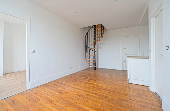 SURESNES – DUPLEX RÉNOVÉ – 2 CHAMBRES – 63,36 M² AU SOL ET 42 M² CARREZ — photo 5