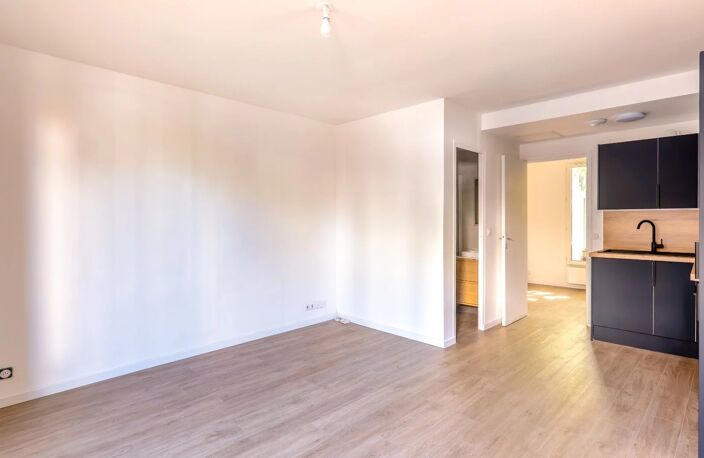 LE PERREUX-SUR-MARNE – 3 PIÈCES AVEC COUR PRIVATIVE – RER E À 7 MIN À PIED / FUTURE LIGNE 15 — photo 4