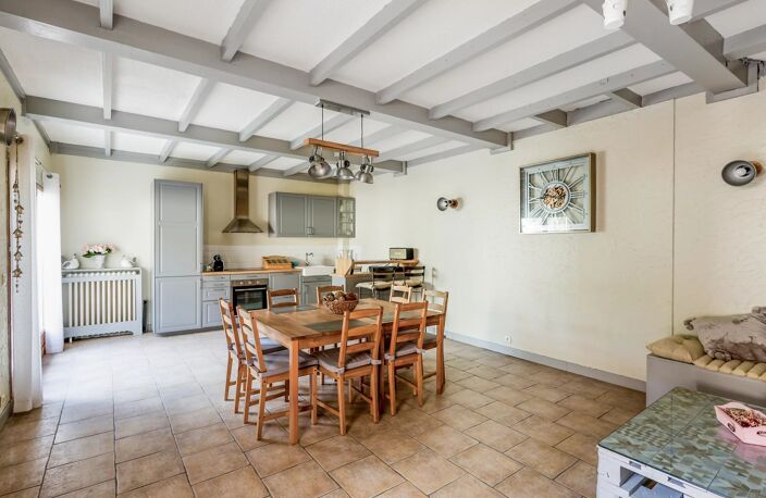 À deux pas du plateau de Gentilly, découvrez un ensemble immobilier rare composé de deux maisons indépendantes sur une même parcelle de 291 m². — photo 3
