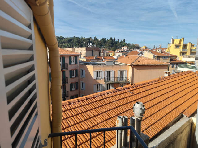 PROCHE PLACE DU PIN 2P DUPLEX avec terrasse et balcon — photo du bien