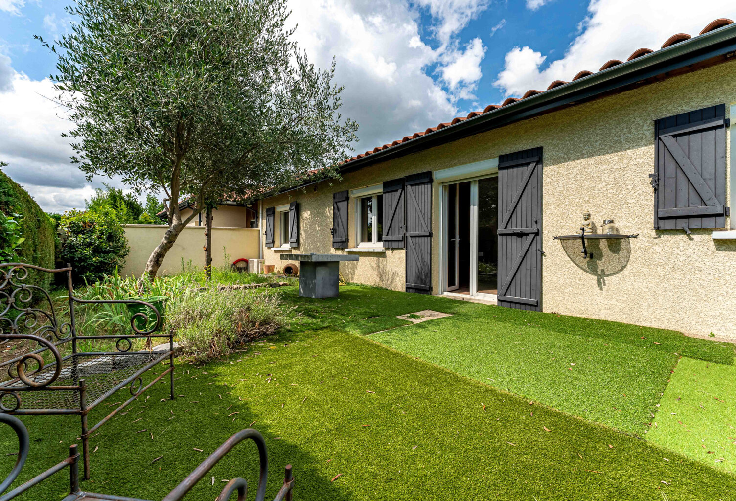 LOCATION MEUBLEE - Maison plain pied de 63,5m2 à La-Tour-De- — photo 1