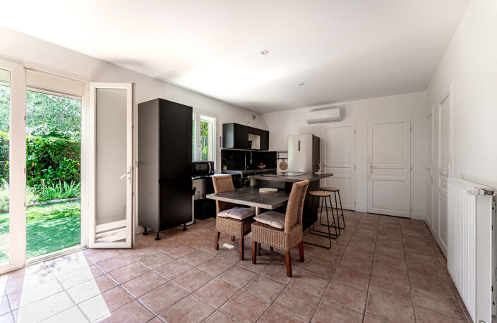 LOCATION MEUBLEE - Maison plain pied de 63,5m2 à La-Tour-De- — photo 2