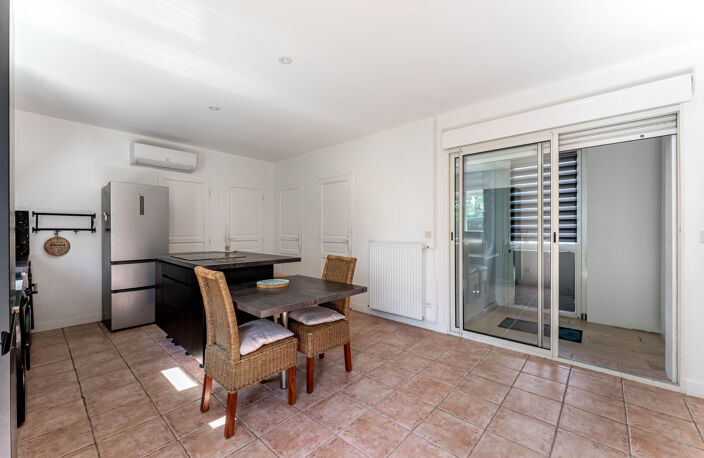 LOCATION MEUBLEE - Maison plain pied de 63,5m2 à La-Tour-De- — photo 3