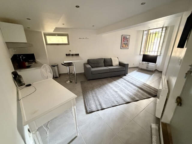 APPARTEMENT STUDIO RENOVE A VENDRE SUR AIX EN PROVENCE — photo du bien