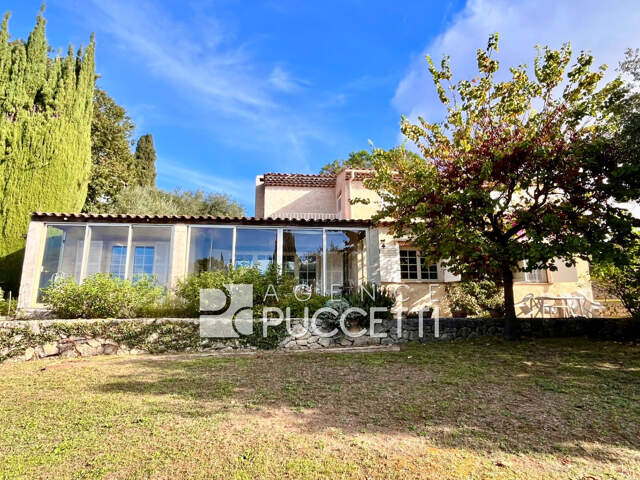 Family home of 166 m² built on a beautiful wooded plot of appr — photo du bien