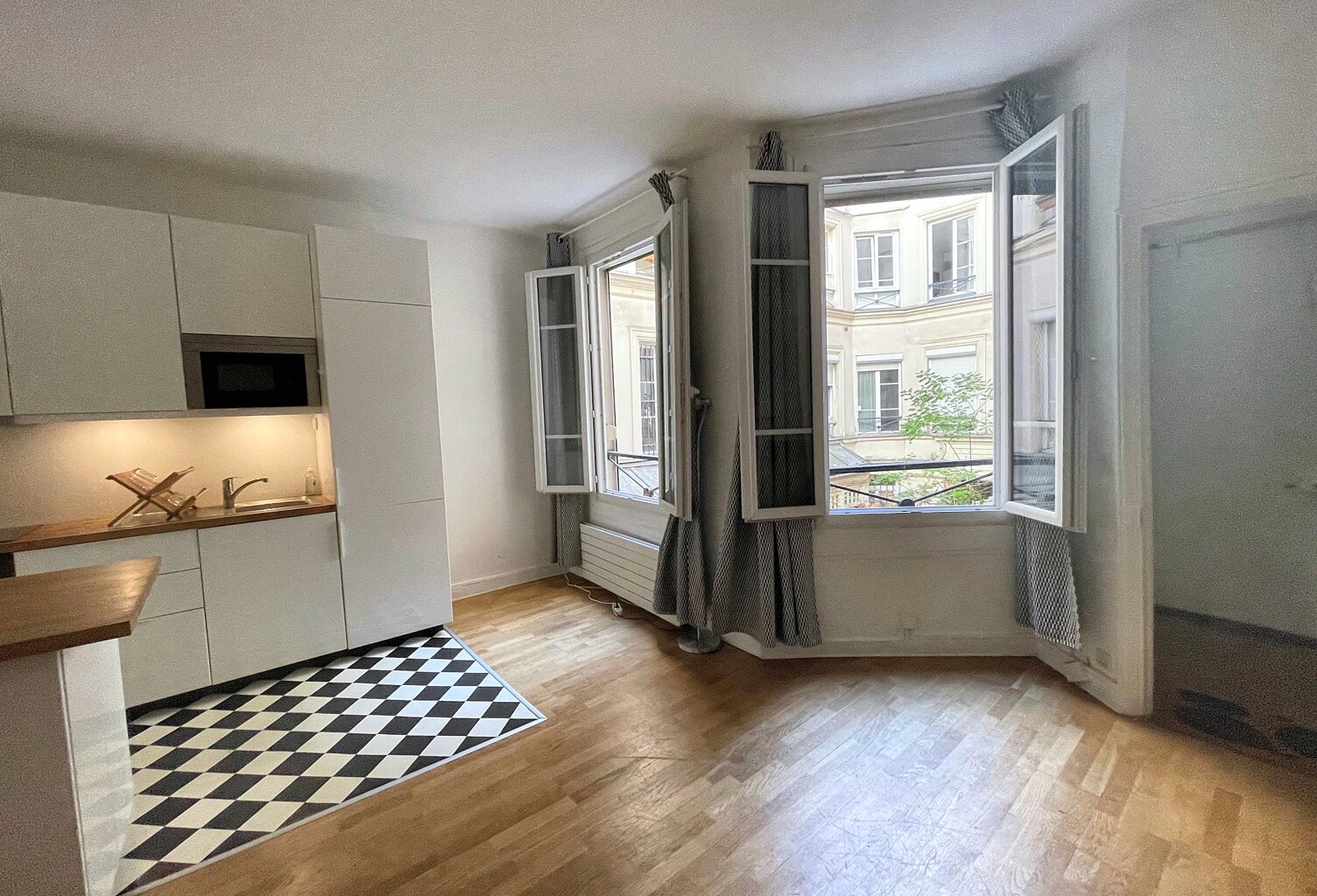 Paris 10e - République - 2 pièces 44 m² au calme sur cour, cave — photo 1