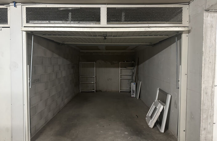 GARAGE RÉSIDENCE LES PINS - PROXIMITÉ LA CROIX ROUGE - 13013 — photo 2