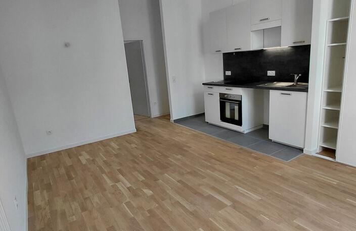 Dans bâtiment classé, appartement type 2 de 37 m2, au RDC av — photo 3