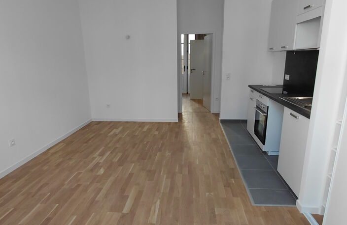 Dans bâtiment classé, appartement type 2 de 37 m2, au RDC av — photo 4