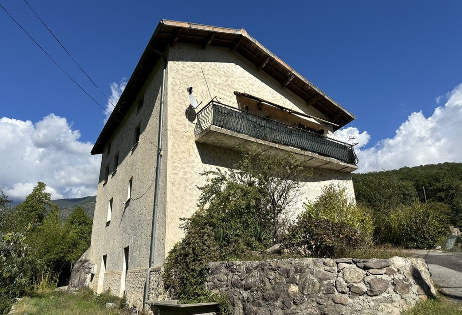Jolie Maison avec dépendances et terrain — photo 1
