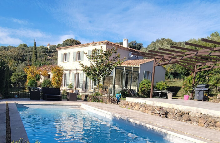 EVENOS - Villa familiale 4 chambres piscine terrain 4000 m2 — photo 2