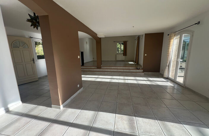 EVENOS - Villa familiale 4 chambres piscine terrain 4000 m2 — photo 4