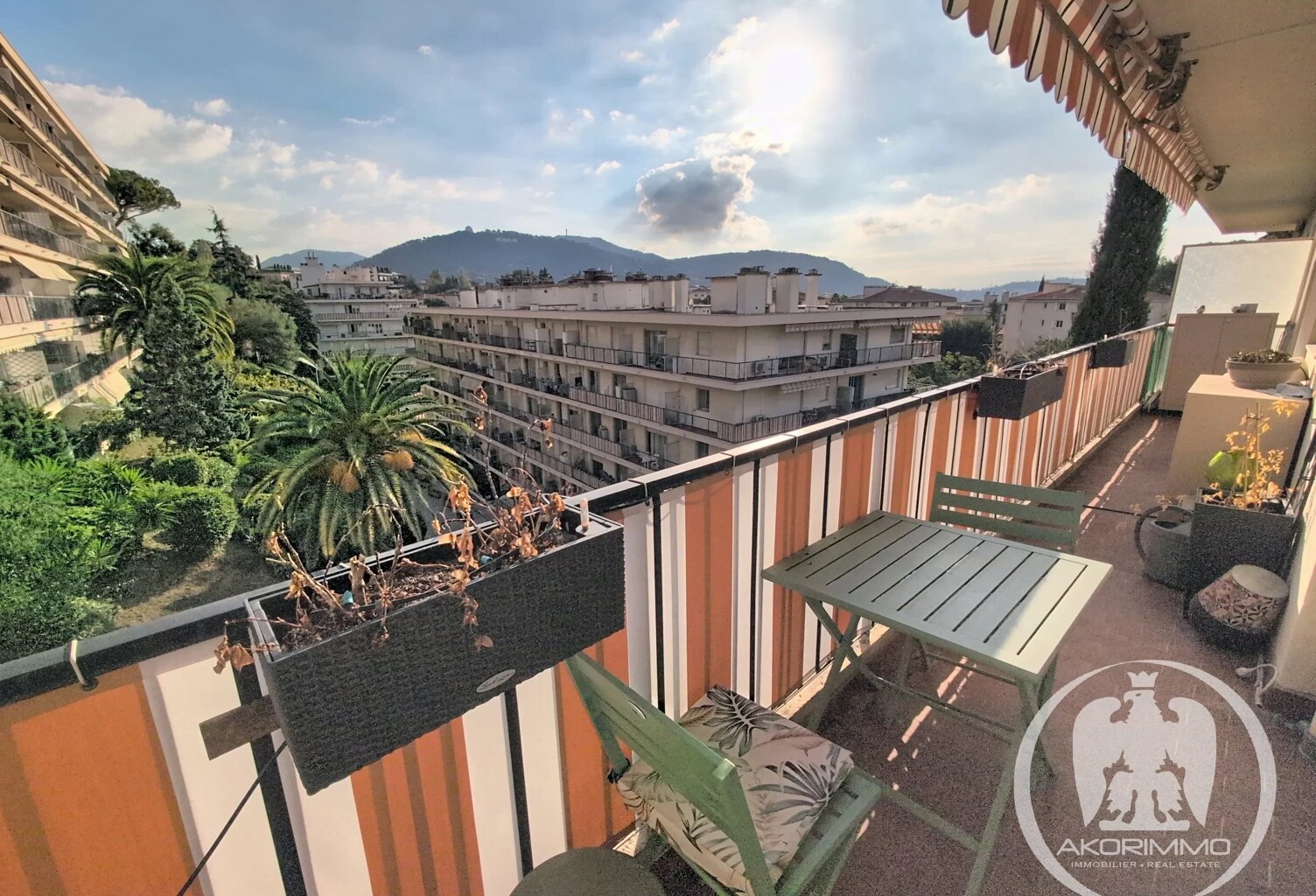 Exclusivité – Nice Cimiez Superbe 2 pièces en dernier étage, au calme absolu & entouré de verdure ! — photo 1
