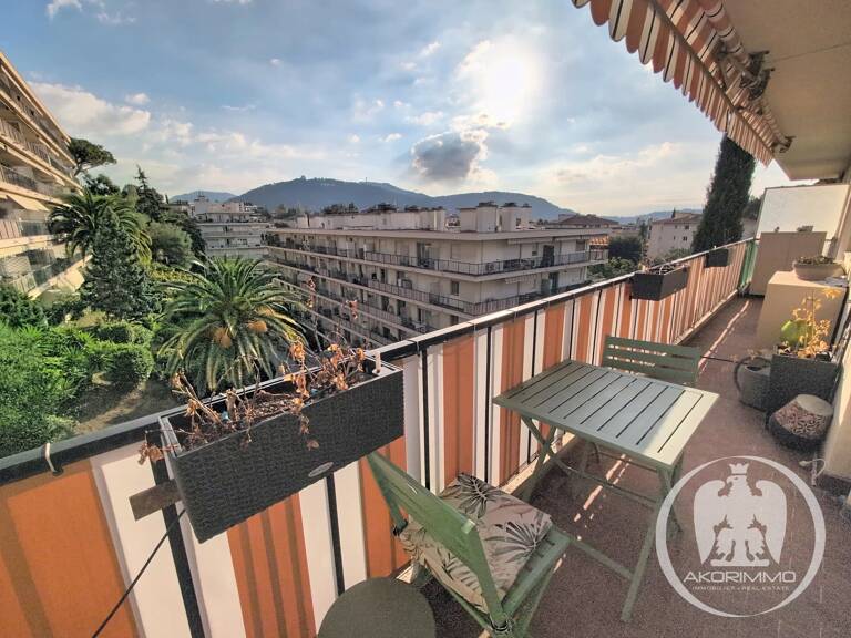 Exclusivité – Nice Cimiez Superbe 2 pièces en dernier étage, au calme absolu & entouré de verdure ! — photo 1